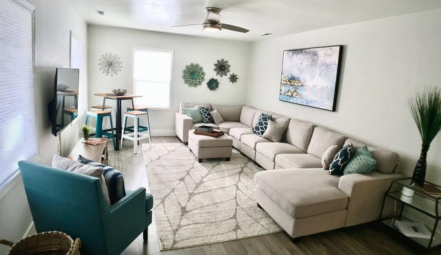 Minutes to Downtown! Spacious, quiet and CLEAN!