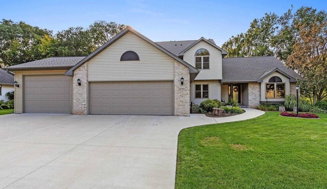 Minutes to Lambeau, Quiet Running Routes, Park Nearby, Pet-Friendly Retreat!