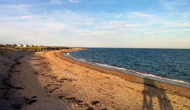 Minutes to Menauhant Beach - July & August AVAILABILITY clubhouse heated pool.