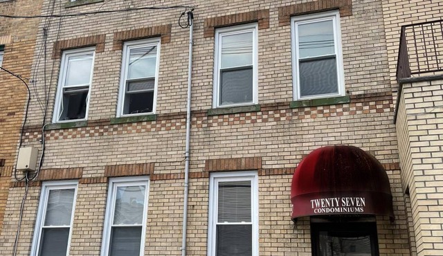 Minutes to Midtown NYC, sunny, super clean modern 2 bedroom beautiful apartment