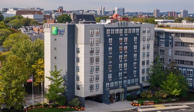 Minutes to MIT | Free Breakfast & Wi-Fi