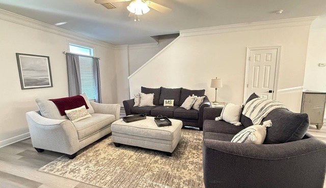 Minutes to MSU, Spacious 4BR 4.5BA, King Bed, Game room, Pet Friendly, Renovated
