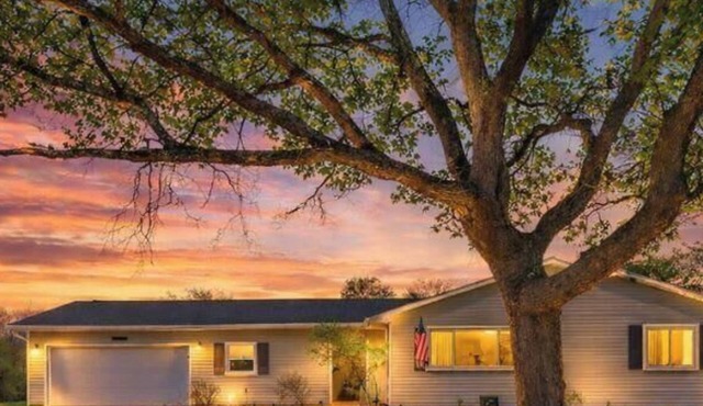 Minutes to Notre Dame! - The Light on Brighton