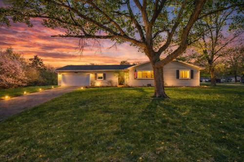 Minutes to Notre Dame - The Light on Brighton