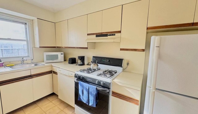 Minutes to NYC spacious place