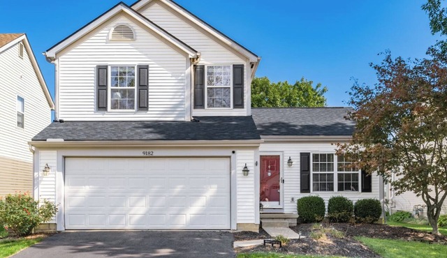 Minutes to Polaris Mall, Cozy 3bd Home, Large Backyard w/Games