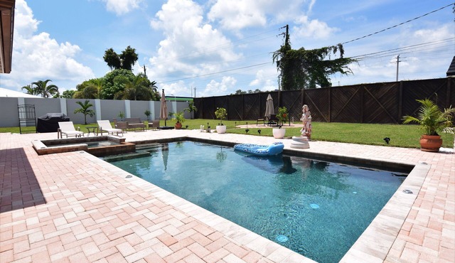 Minutes to Siesta! 4BR 2BTH Heated Pool Fenced Yard
