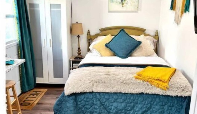 Minutes to Six Flags & Castaic Lake! Private