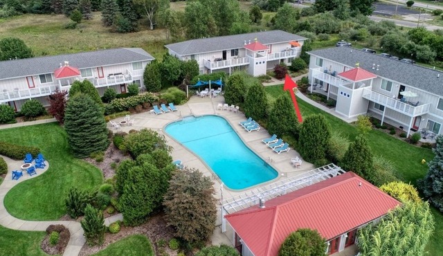 Minutes to the Beach, Douglas, & Saugatuck!