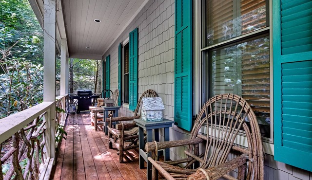 Minutes to town! Mountain chic/waters swim hole firepit. Game room and porches!