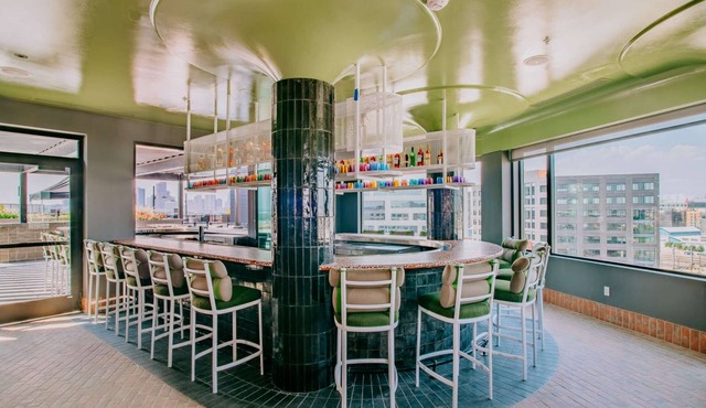 Minutes to Union Station + Kitchen. Bar. Playroom.