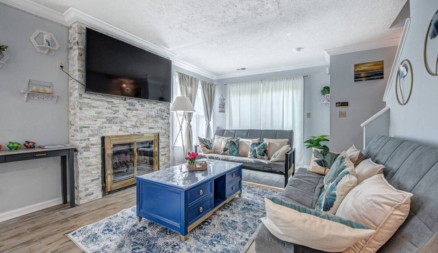 Minutes to Uptown! Near Shops & Transit Special Offer