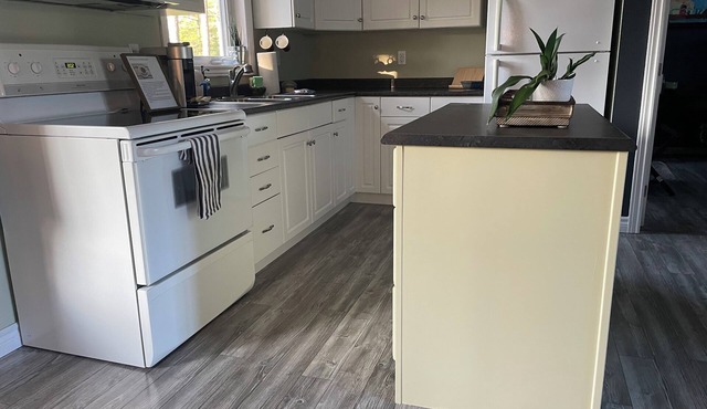 Minutes to Waterside beach ~ some of the warmest waters in North America!