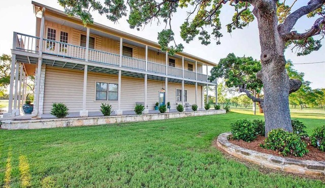 Minutes to Wineries, King Beds, Game Room, Kitchen