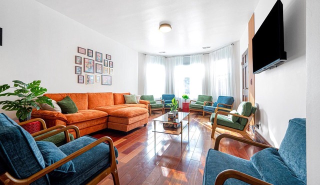 Minutes to Wrigley - Games - Patio - Sleeps 12