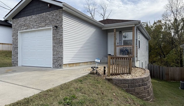 MINUTES WALK TO SCENIC TRAIN, CONVENTION CENTER, LANDING, LAKE, AND RESTAURANTS