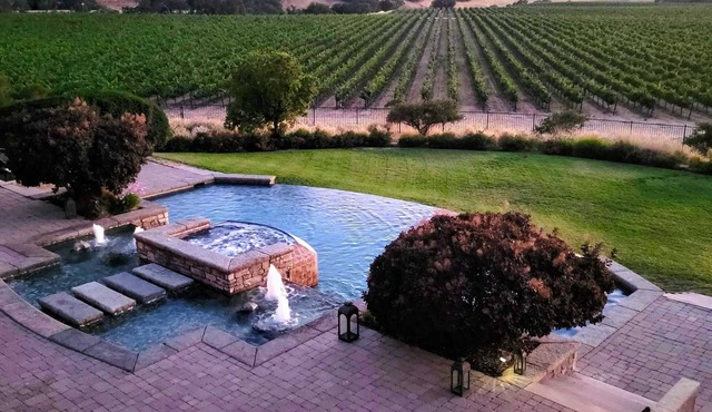 Mira Vista Vineyard Estate - Pool and Spa