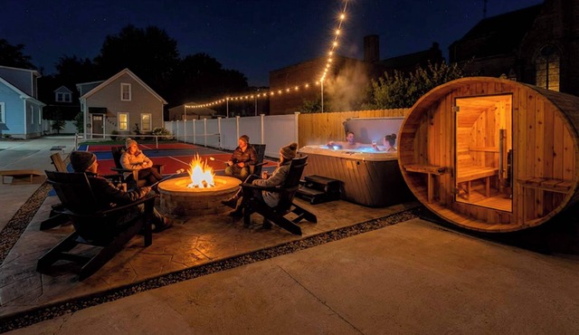 Miracle 54th | Pickleball + Sauna + Hot Tub Estate