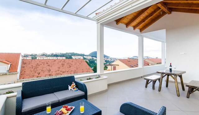 Miracle Apartments - Studio Apartment with Terrace and City View