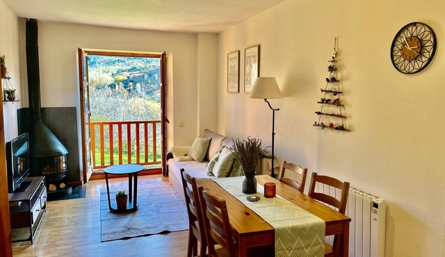 'Mirador de la Neu' Apartment with Mountain Views, Shared Garden and Balcony