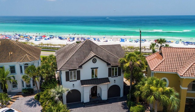 Miramar Beach! 4-Bed, Pool, Bikes & Sweeping Views | Pet Friendly | Book Now!