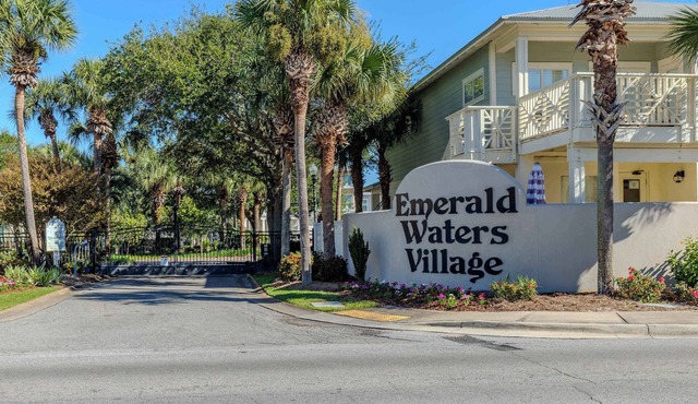 Miramar Beach House: 4BR 3.5B, Pool, Beach Access!