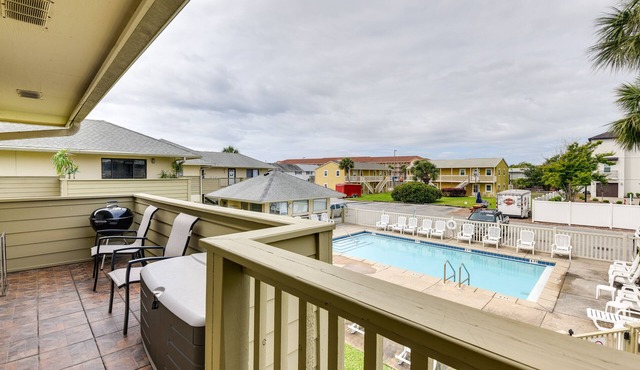 Miramar Beach Vacation Rental: Walk to Beach!