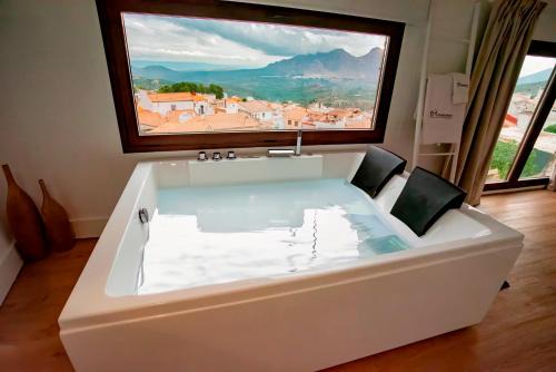 Miramundos Jacuzzi privado y vistas Escapadas románticas en Magina
