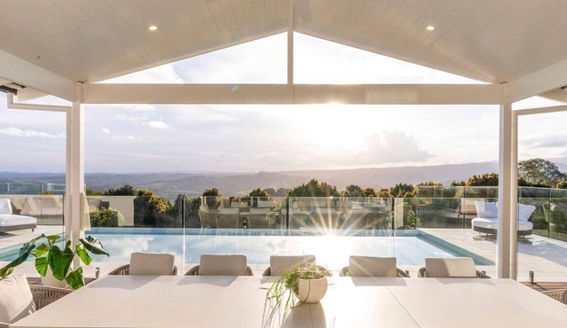 Miren Estate - lavish hinterland estate with pool