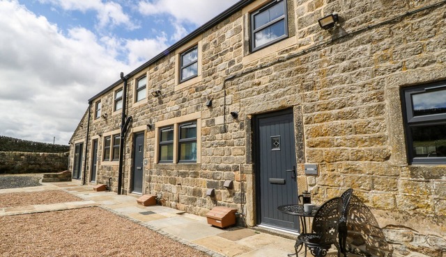 MIRK COTTAGE, family friendly, with open fire in Cragg Vale