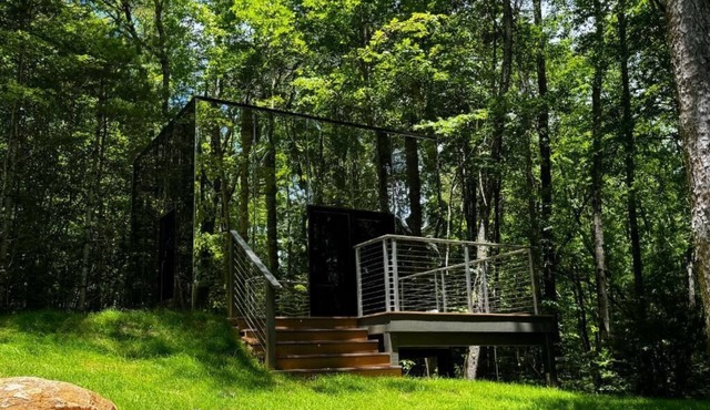 Mirror Cabin - Looking Glass