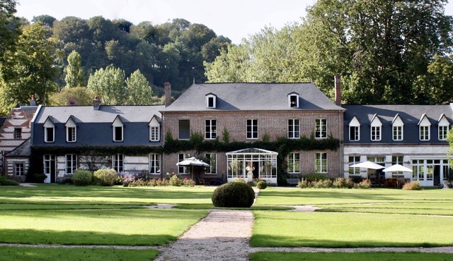 Mirus apartment at Château d'Harcelaines