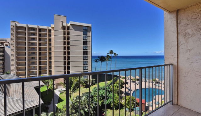 MISO COMPHY Cozy ocean view studio condo in peaceful Lahaina with AC, Pool & Gym