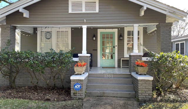 Miss Browns Mardi Gras Bungalow!