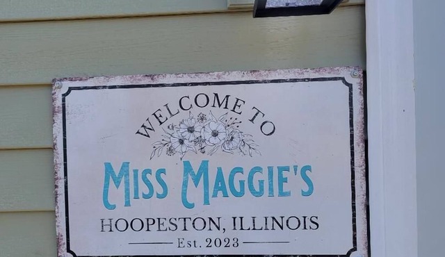 Miss Maggie's, Charming 1-bedroom house with WiFi, AC in terrific Hoopeston