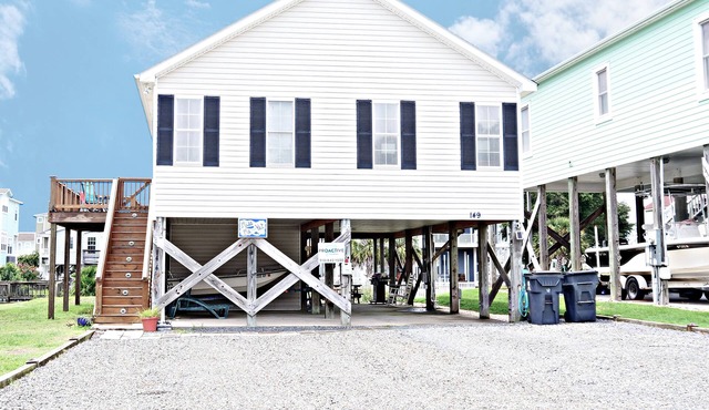 "Miss Me Yet" - Pet Friendly Canal Home, 3 Bedrooms/2 Bathrooms