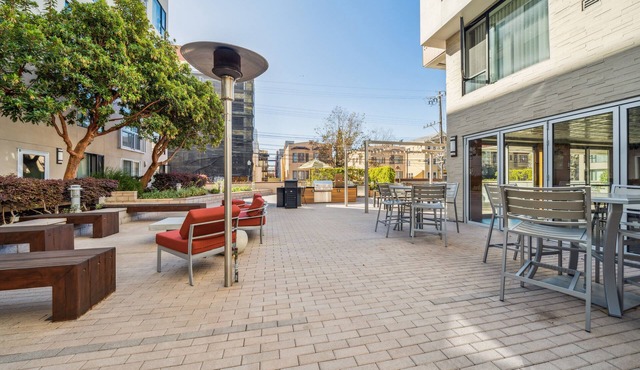 Mission 1 BR w/Office by Anyplace - 11454