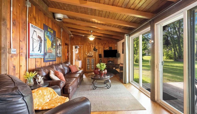 Mississippi Lake Lovely on the water 3 Bedroom Cottage. Pet Friendly!