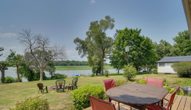 Mississippi River Retreat: Game Room & Deck!