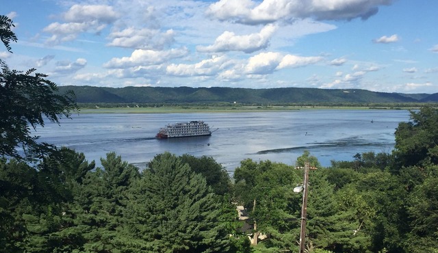 Mississippi River View with updated driveway