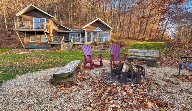Mississippi River waterfront cabin just steps from the beach and boat launch
