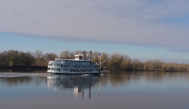 Mississippi Riverfront Relaxation