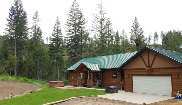 Missoula Deer Creek Cabin Retreat, HOT TUB, HIKING, BIKING, FISHING, FLOATING