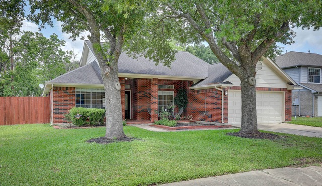 Missouri City Home w/ Grill & Fenced Yard!