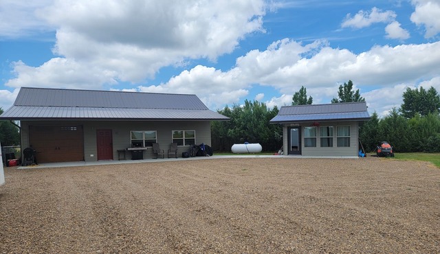 Missouri River Fishing and Hunting Lodge