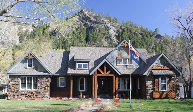 Missouri River Lodging for medium and large groups!