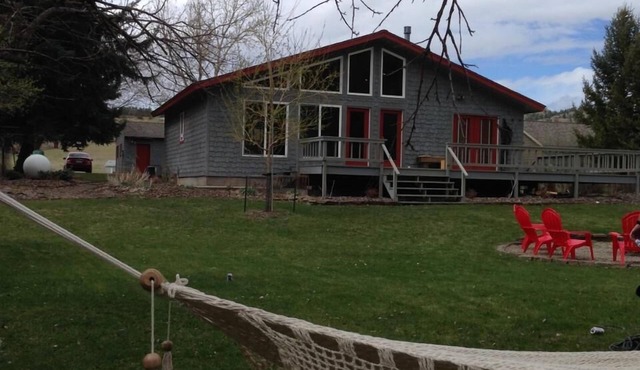 Missouri Riverfront Bungalow Near Craig MT.