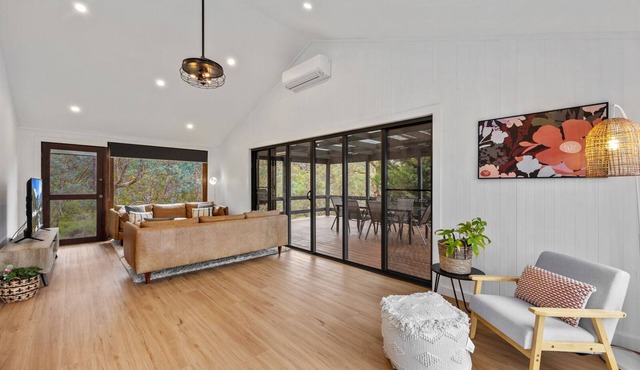 Mistletoe Lodge - A Home Among the Gum Trees