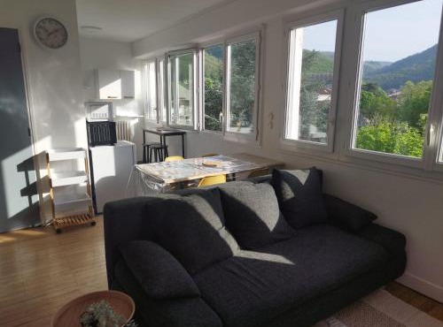 Mistral gagnant ! Belle vue montagne au calme, parking, proche gare et CV, 2 lits