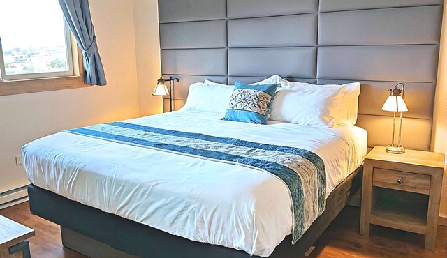 Misty Harbor - 1 Bedroom Suite with 1 King and 1 Queen Bed at Wanderlust Inn, Pet Friendly